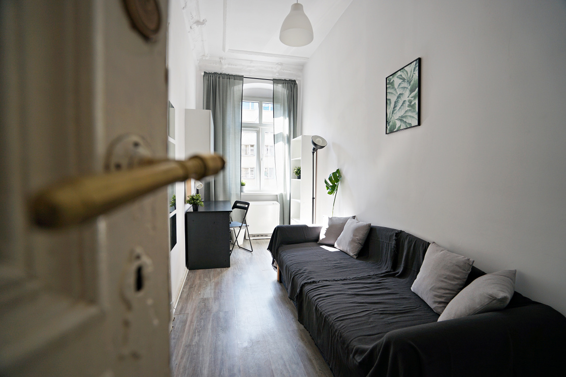 SINGLE ROOM AT UNIT 172.11.3